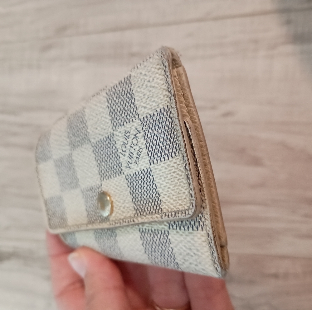 Authentic Louis Vuitton Cream White Damier 6 Key Case Holder - Picture 3 of 11